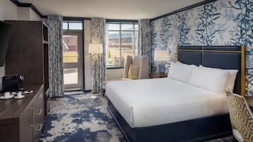 Room, 1 King Bed, Balcony | Hypo-allergenic bedding available, in-room safe, desk, laptop workspace