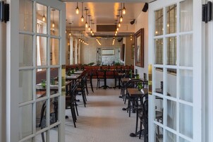 Breakfast, lunch, dinner served; American cuisine 