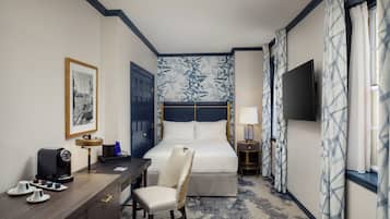 Quarto, 1 cama Queen | Roupas de cama antialérgicas, cofres nos quartos, escrivaninha