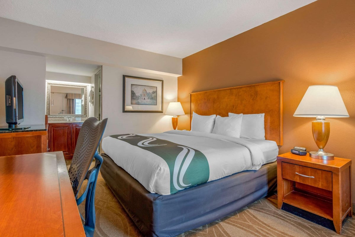 Hypo-allergenic bedding available, desk, iron/ironing board, WiFi (free)