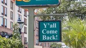 A sign with "Enter" and "Y'all Come Back!" indicating a welcoming entrance. - Quality Inn Savannah Historic District (Savannah)