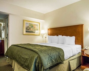 Hypo-allergenic bedding, desk, iron/ironing board, free WiFi