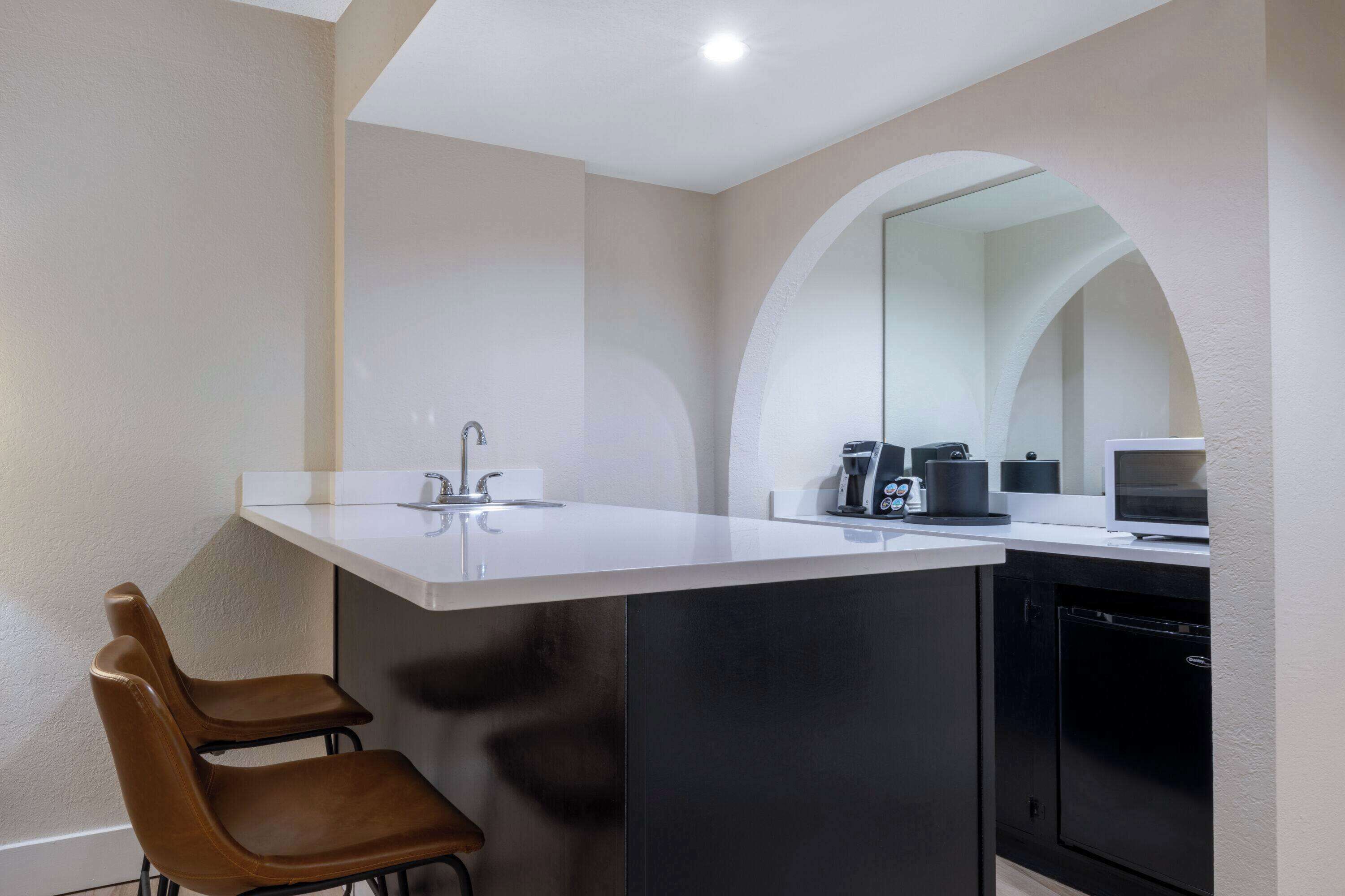 premium bedding, pillow-top beds, in-room safe, desk