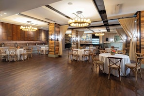 Breakfast, lunch, dinner and brunch served - Wyndham Boca Raton Hotel (Boca Raton)