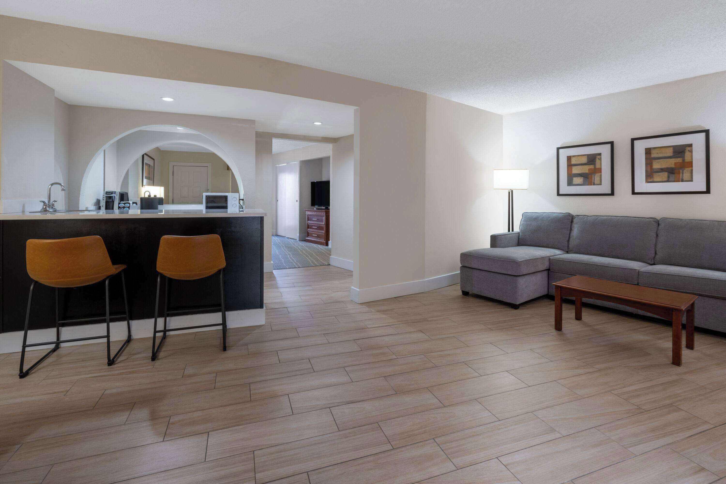 Suite, 1 King Bed, Non Smoking, Pool View (One-Bedroom) | Premium bedding, pillowtop beds, in-room safe, desk