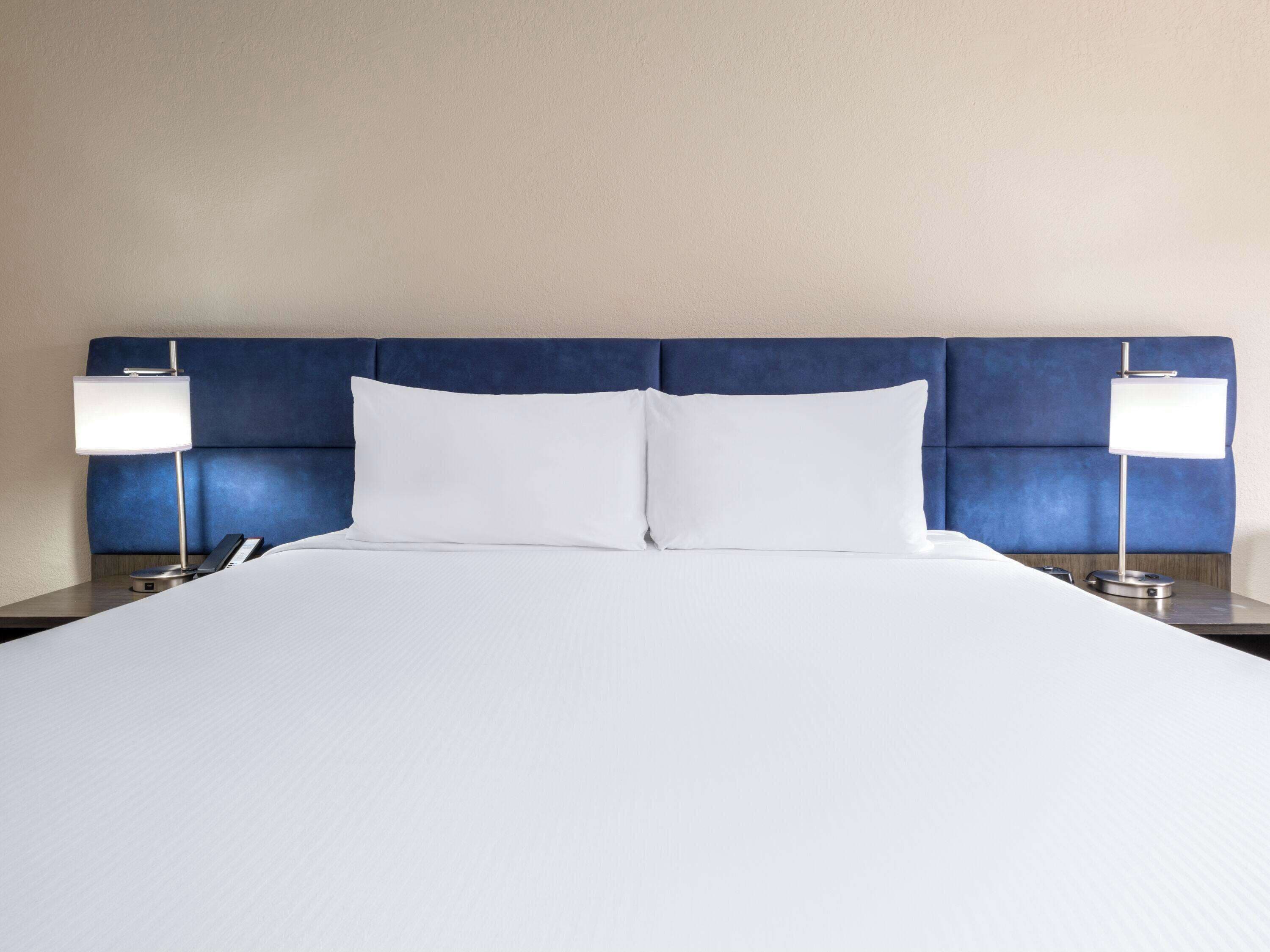 suite, 1 king bed, non smoking, pool view (one-bedroom) | premium bedding, pillow-top beds, in-room safe, desk