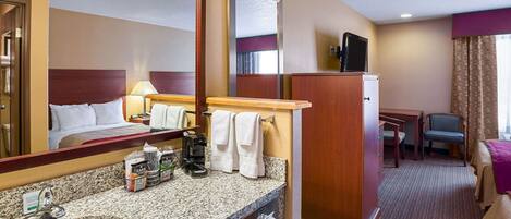 Standard-huone, 2 parisänkyä, tupakointi kielletty | Ylelliset vuodevaatteet, tallelokero huoneessa, työpöytä