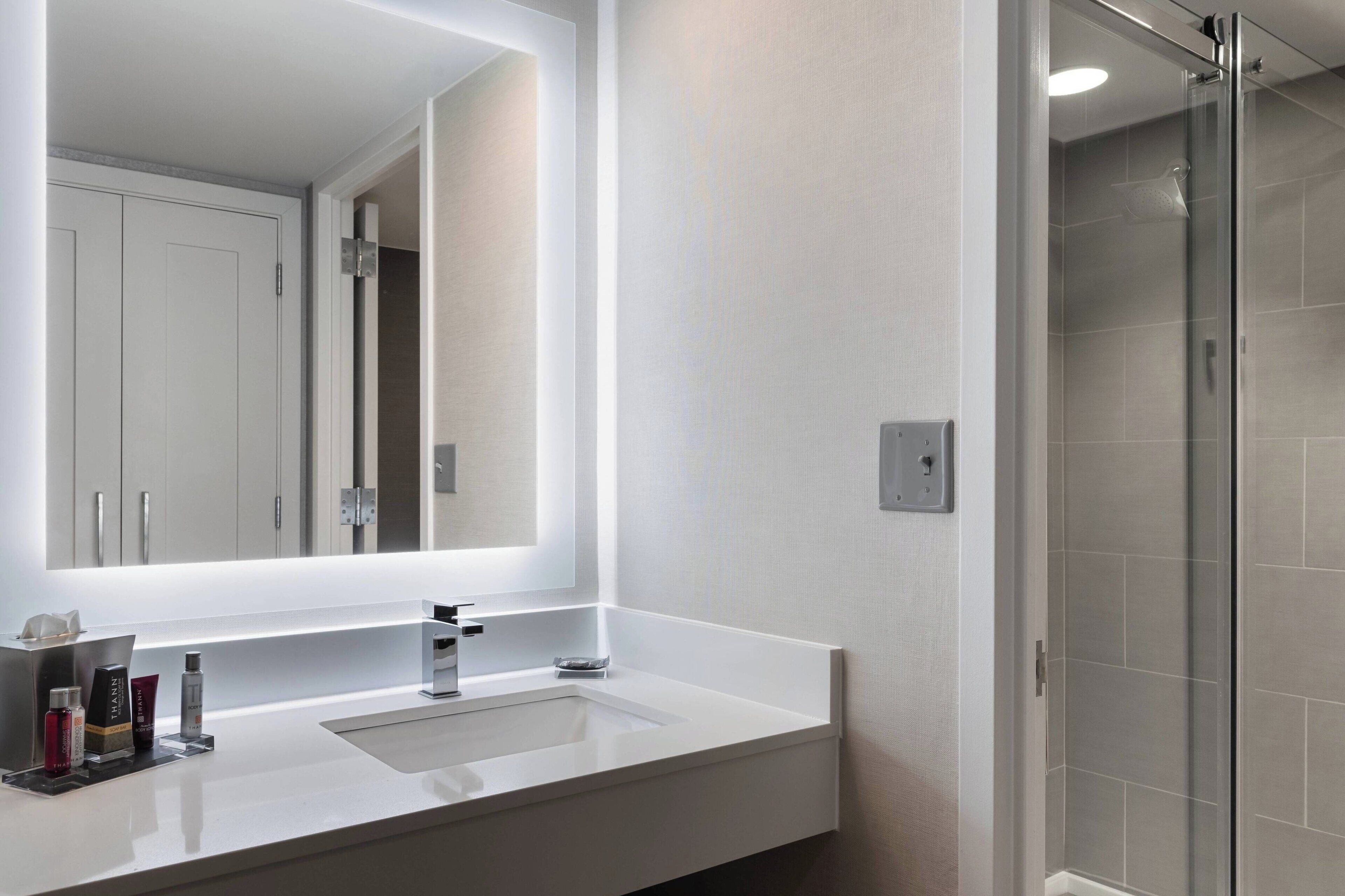 combined shower/bathtub, free toiletries, hair dryer, towels