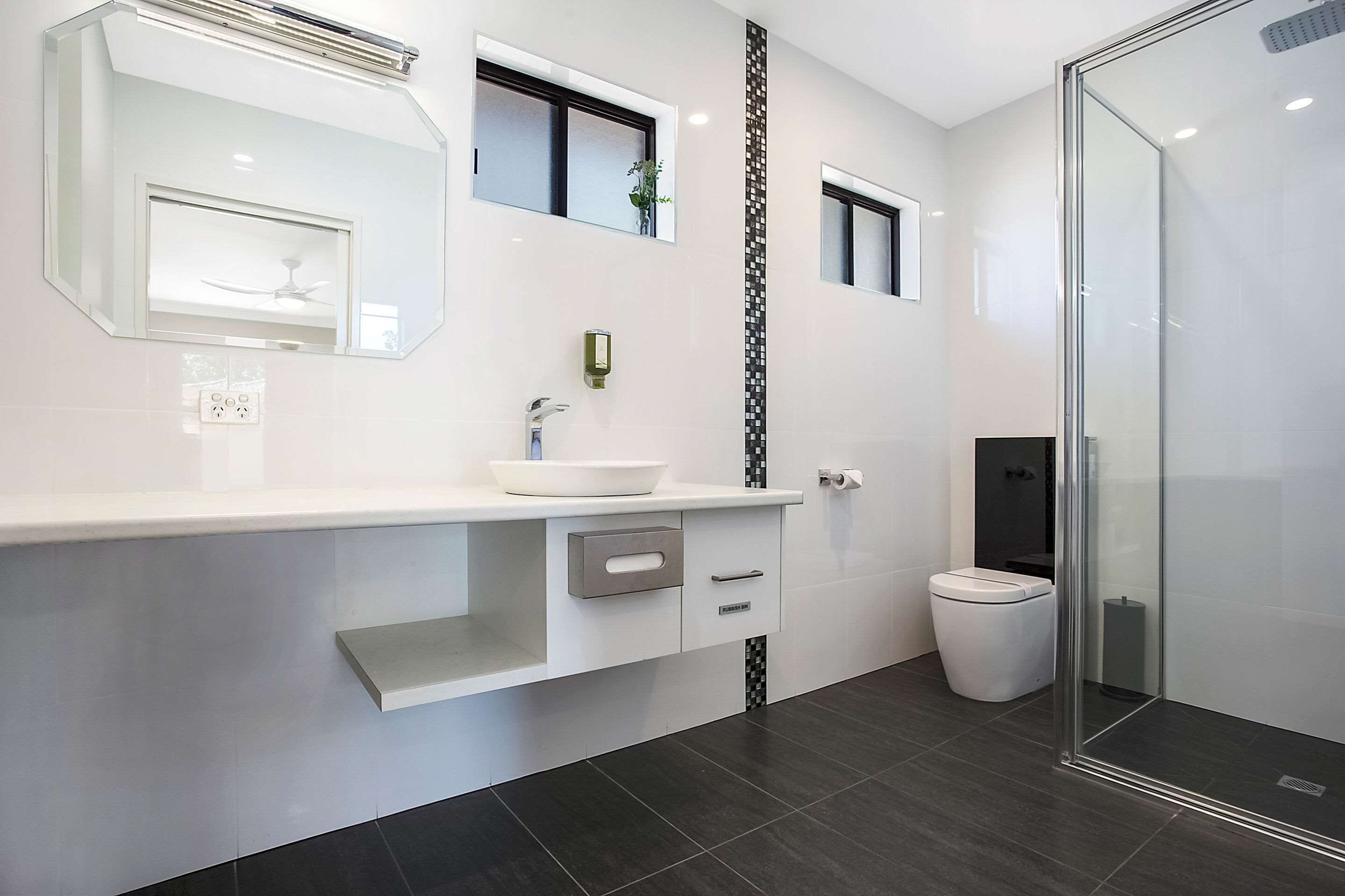 1 bedroom, pillow-top beds, minibar, desk