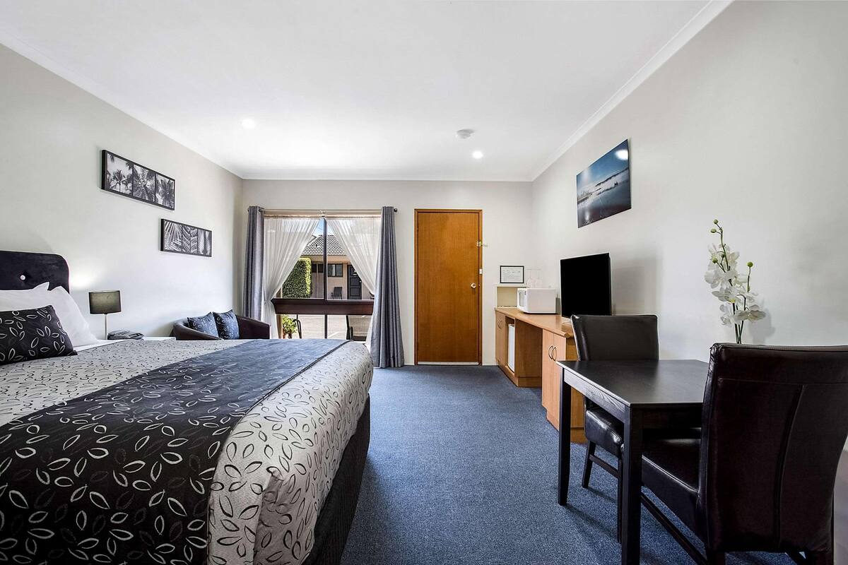 Pillow-top beds, minibar, desk, laptop workspace