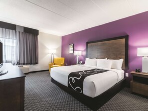 Literie de qualité supérieure, bureau, rideaux occultants