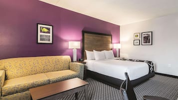 Kamar Deluks, 1 Tempat Tidur King, Bebas Asap Rokok | Seprai premium, meja kerja, tirai kedap cahaya, dan setrika/meja setrika