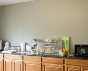 Free daily continental breakfast