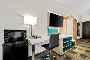 标准房, 2 张大床, 无烟房 | 熨斗/熨衣板、免费折叠床/加床、免费 WiFi、床单