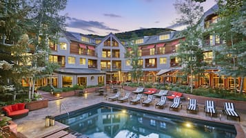 Outdoor pool, pool umbrellas, sun loungers