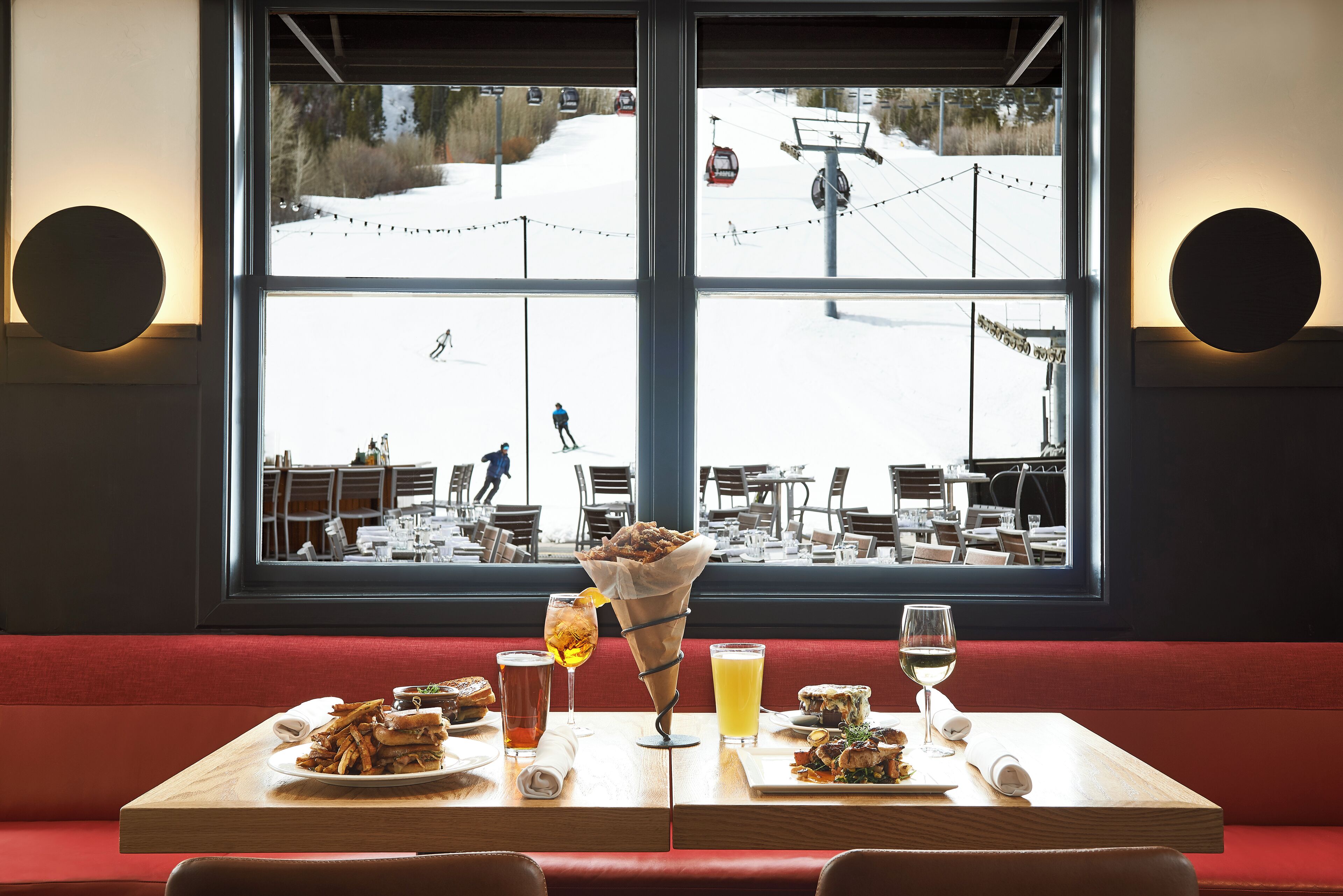 2 restaurants; breakfast, lunch, dinner and brunch served 