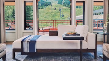 Suite (Paepcke) | Egyptian cotton sheets, premium bedding, down comforters, pillowtop beds