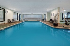 Indoor pool - Courtyard by Marriott State College (State College)