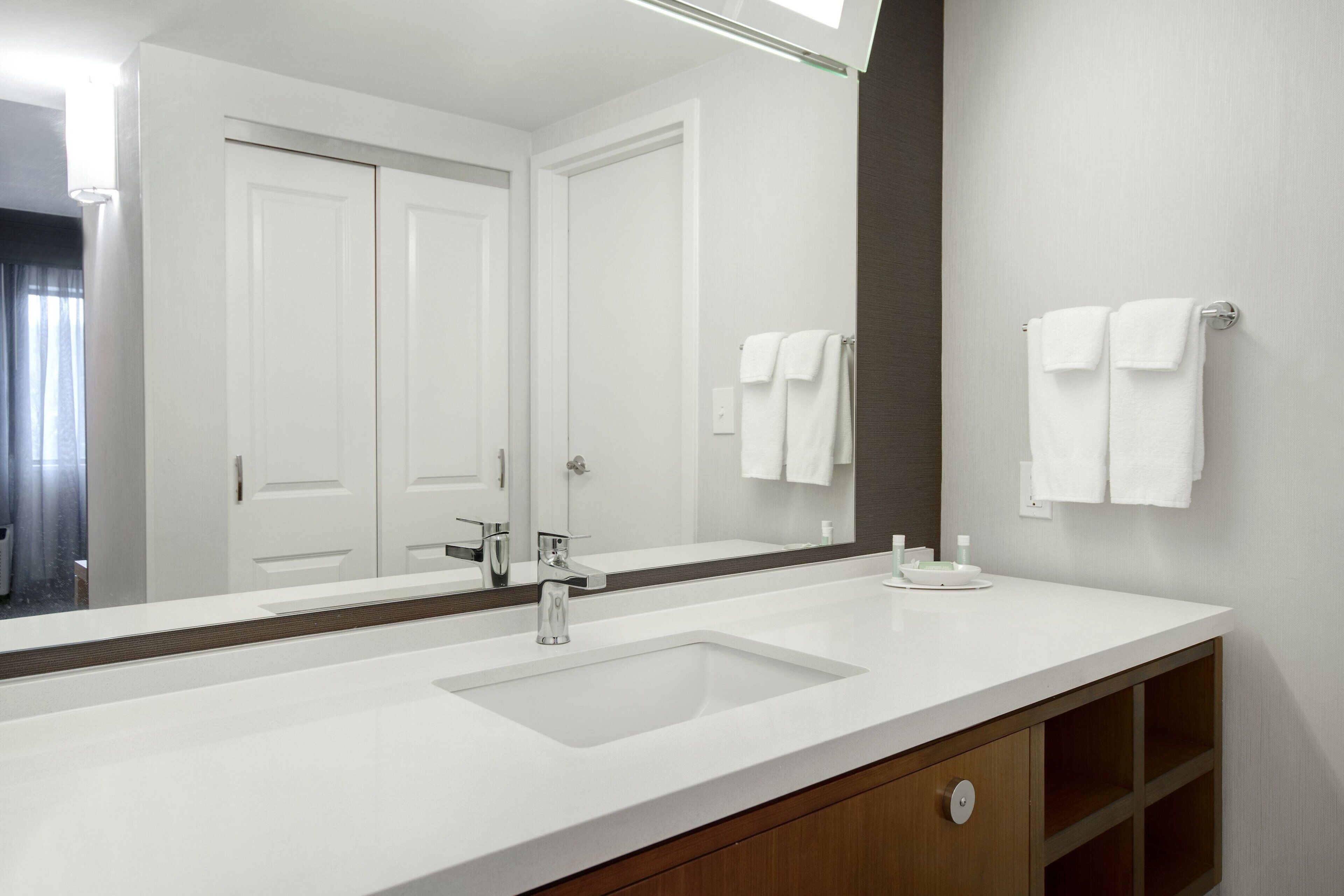 combined shower/bathtub, free toiletries, hair dryer, towels