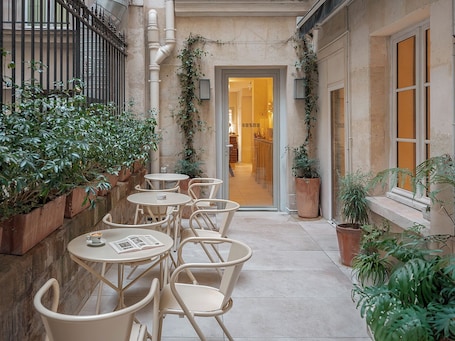 Terrace/patio. Hôtel Basss