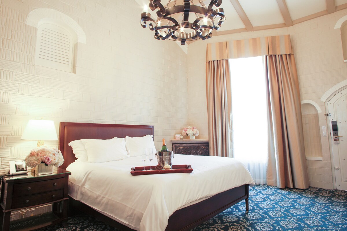 Premium bedding, minibar, in-room safe, desk