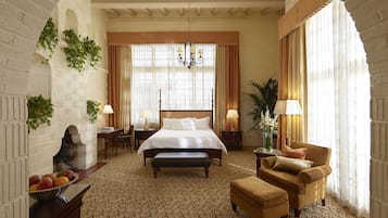 Junior Suite, 1 Queen Bed | Premium bedding, minibar, in-room safe, desk