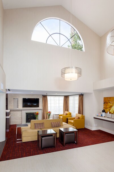 Holiday Inn Express Simi Valley by IHG