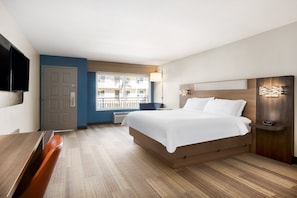 Standardzimmer, 1 King-Bett, Whirlpool, Poolblick | Zimmersafe, Schreibtisch, Bügeleisen/Bügelbrett, Babybetten
