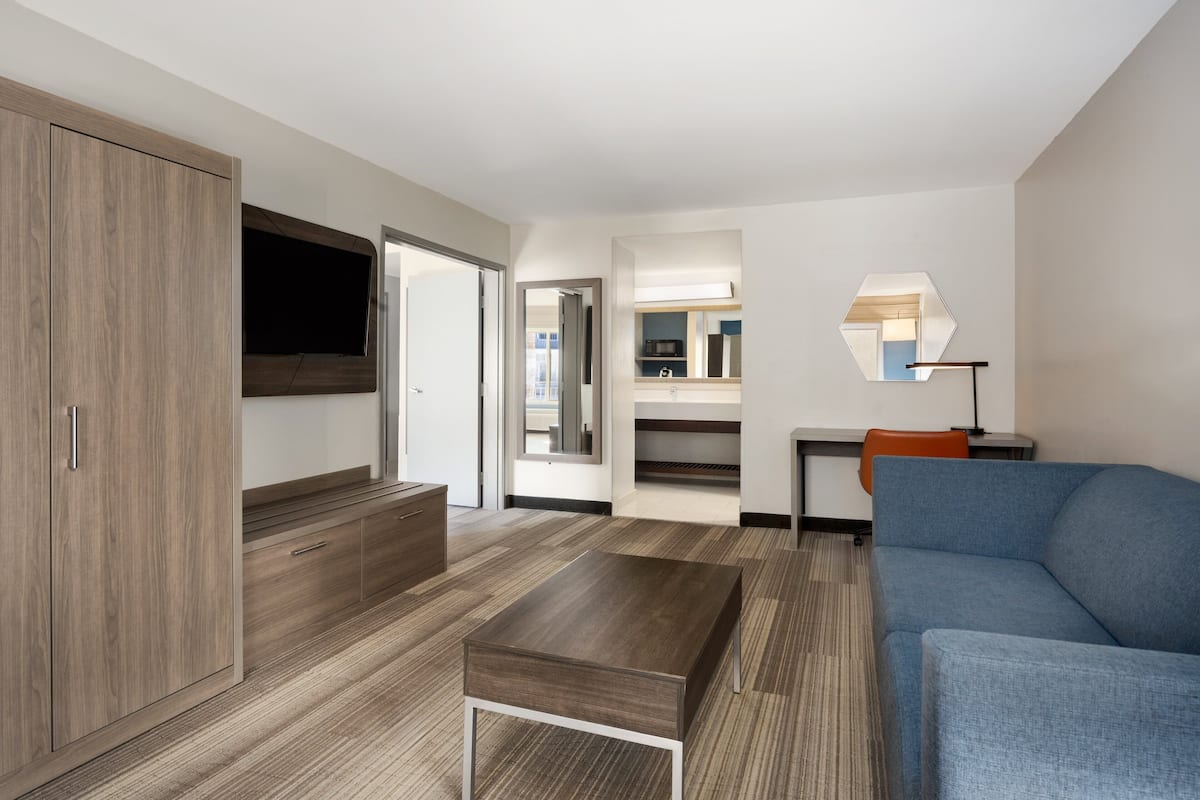 Suite, 1 King Bed, Pool View | 1 bedroom, in-room safe, desk, iron/ironing board