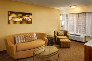 Standard Room, 1 King Bed (Leisure) | In-room safe, desk, iron/ironing board, cribs/infant beds