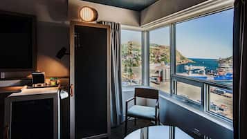 Habitación superior, 1 cama King size, vista al puerto | Sábanas de algodón egipcio y ropa de cama de alta calidad