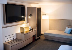 Room, 1 King Bed, Accessible (Roll-In Shower, Hearing & Mobility)