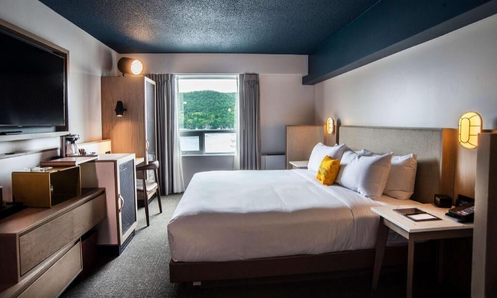 Egyptian cotton sheets, premium bedding, pillowtop beds, blackout drapes