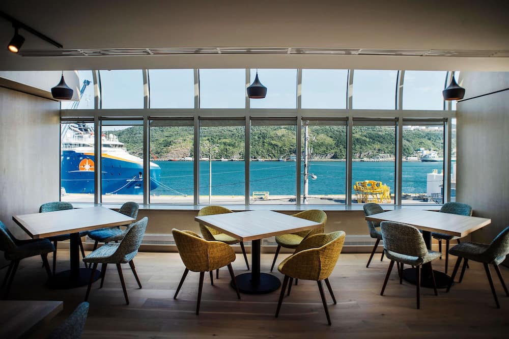 DoubleTree by Hilton St. John's Harbourview