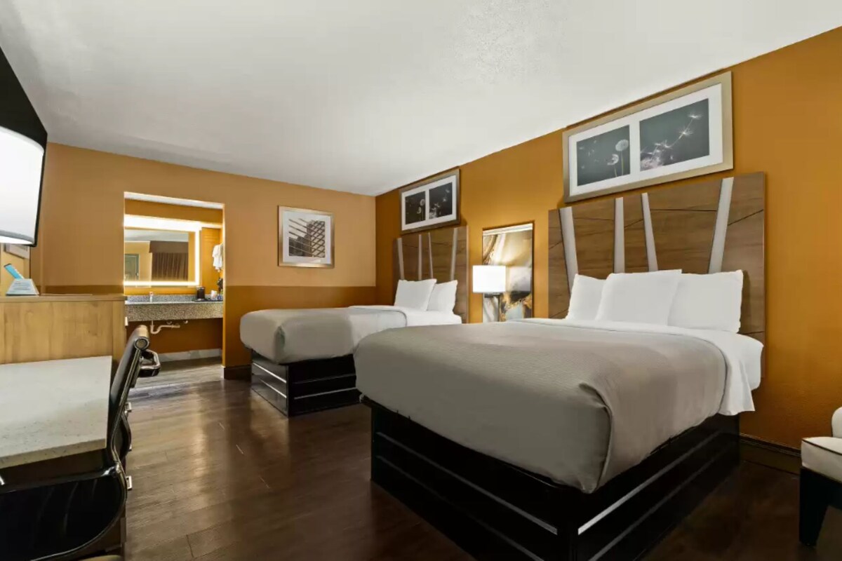 2 Double Beds, Nonsmoking, Accessible