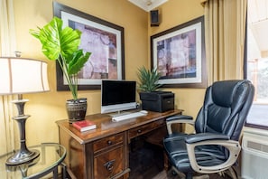 Business center - Quality Inn & Suites Corinth West (Corinth)