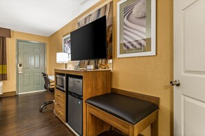 Room, 2 Double Beds, Accessible, Non Smoking | 5 bedrooms, desk, laptop workspace, iron/ironing board - Quality Inn & Suites Corinth West (Corinth)