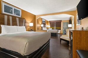 5 bedrooms, desk, laptop workspace, iron/ironing board