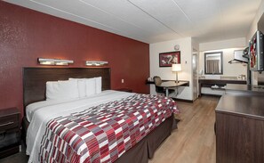 A hotel room with a bed, a desk, a chair, a television, and a bathroom. - Red Roof Inn Mt Laurel (Mount Laurel)