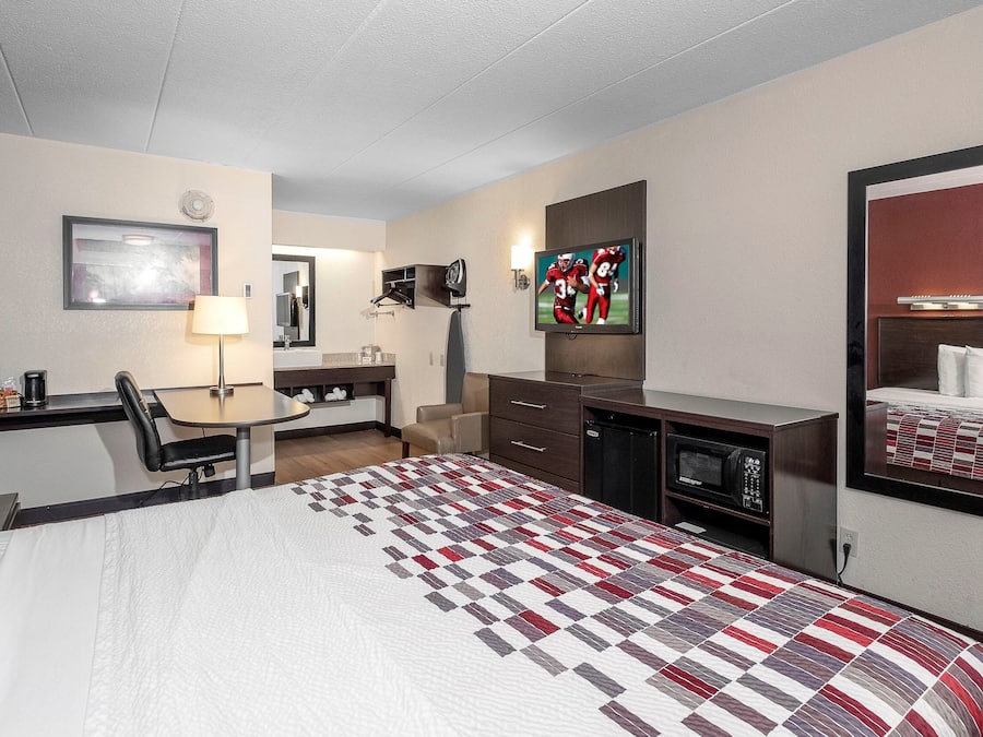 Quarto superior, 1 cama King (Smoke Free) | Escrivaninha, berços grátis, Wi-Fi de cortesia, roupa de cama