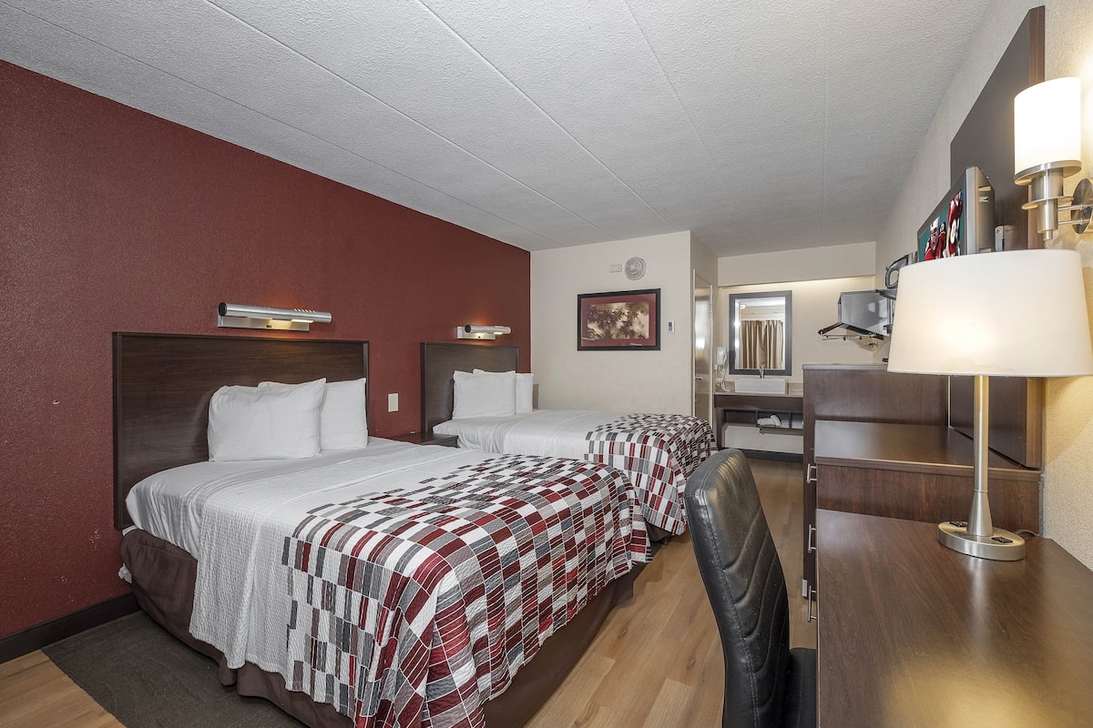 Desk, free cribs/infant beds, free WiFi, bed sheets
