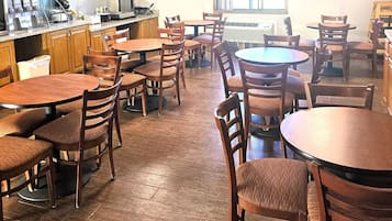 Tägliches inbegriffenes Frühstück zum Mitnehmen