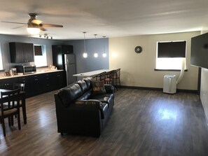 1 bedroom, premium bedding, pillow-top beds, desk