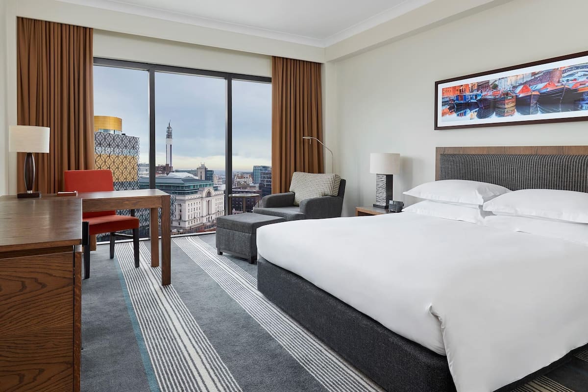 Hypo-allergenic bedding, minibar, in-room safe, desk
