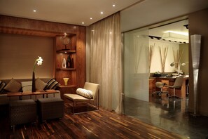 Couples treatment rooms, sauna, hot tub, steam room, Turkish bath