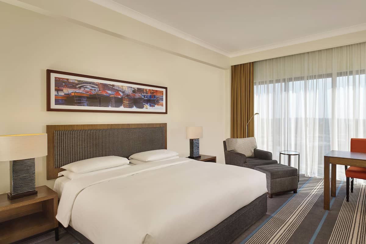Hypo-allergenic bedding, minibar, in-room safe, desk