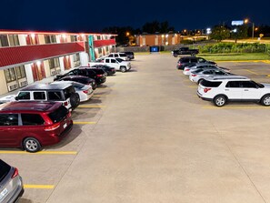 Unclassified image, 3 of 28, button - Executive Inn (Muskogee)