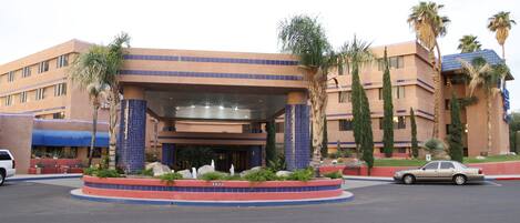 Pintu masuk properti