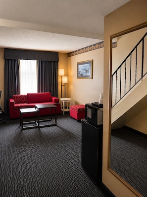 Loft, 1 Queen Bed, Non Smoking (One-Bedroom Loft Suite) | Desk, laptop workspace, iron/ironing board, free WiFi - Ramada by Wyndham Trenton (Quinte West)