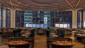 2 bars/lounges, pub